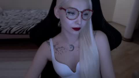 Snapshot of fromsun_forsoul chatting on 06/10/26, 09:03 Lilith online show from 06/10/26, 09:03
