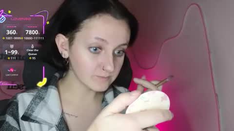 Snapshot of frosty_blueberries4 chatting on 10/06/25, 10:29 ANA online show from 10/06/25, 10:29