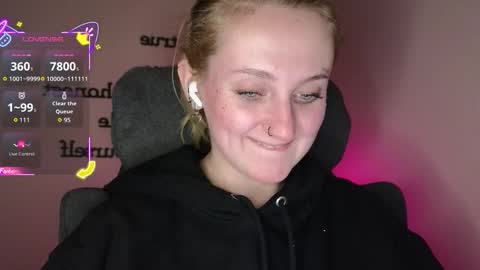 Snapshot of frosty_blueberries4 chatting on 11/15/25, 10:37 ANA online show from 11/15/25, 10:37