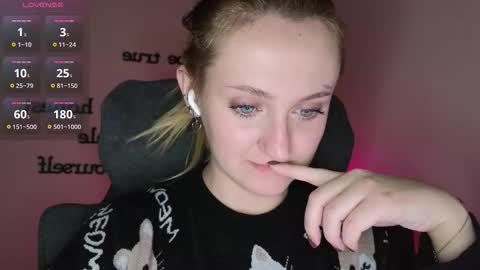 Snapshot of frosty_blueberries4 chatting on 11/23/25, 12:05 ANA online show from 11/23/25, 12:05