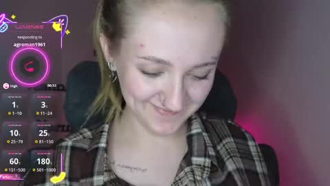 Snapshot of frosty_blueberries4 chatting on 11/30/25, 11:42 ANA online show from 11/30/25, 11:42