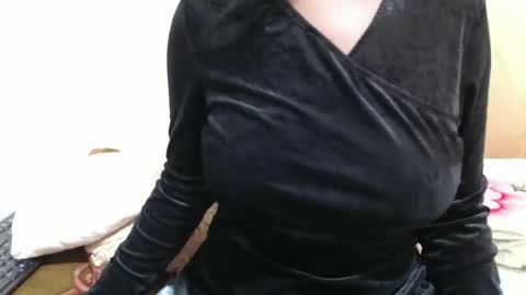 Snapshot of fruity28 chatting on 10/20/25, 03:45 fruity28 online show from 10/20/25, 03:45
