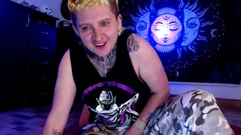          HEHIM  online show from 01/08/25, 11:41