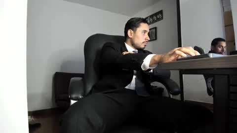 SERGIO THE SEX LAWYER online show from 10/28/25, 09:17