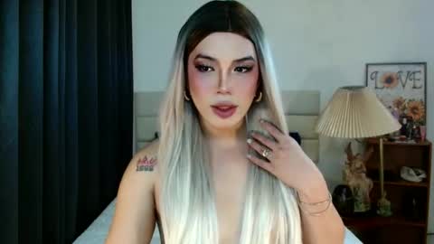 MISS NEILLY online show from 10/29/25, 05:42