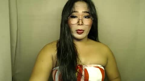 Snapshot of fuckinghotdoll chatting on 12/04/25, 10:02 kim online show from 12/04/25, 10:02