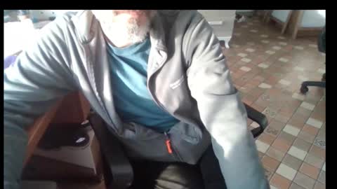 Snapshot of fuckistanbul chatting on 11/26/25, 06:03 Bruchus online show from 11/26/25, 06:03