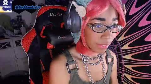 Snapshot of fuckkenbabe chatting on 01/04/25, 04:33 Babe online show from 01/04/25, 04:33