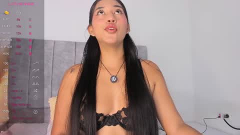 laura - Independent model online show from 07/04/26, 10:27
