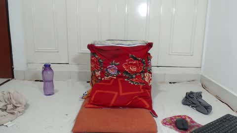 Snapshot of full_milo chatting on 01/06/25, 10:15 Andres. online show from 01/06/25, 10:15