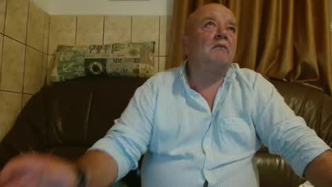 fullballs6 online show from 10/10/25, 02:10