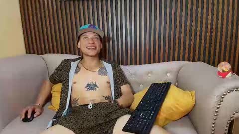 Snapshot of fuller444 chatting on 11/06/25, 04:46 FULLER online show from 11/06/25, 04:46