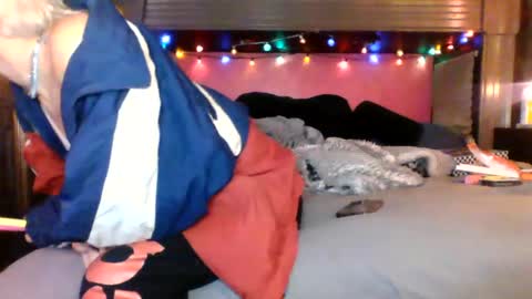 Snapshot of fullerh967 chatting on 10/31/25, 08:15 Deeztitties online show from 10/31/25, 08:15