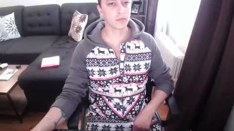 Snapshot of fululandready chatting on 12/13/24, 07:43 fullandready online show from 12/13/24, 07:43