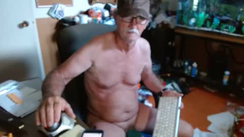 Snapshot of funmike2000 chatting on 06/07/26, 06:11 mike online show from 06/07/26, 06:11