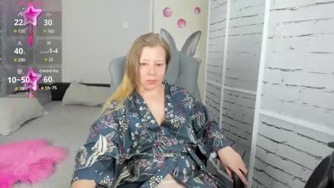 Snapshot of funny_bunny4 chatting on 02/20/25, 04:25 funny_bunny4 online show from 02/20/25, 04:25