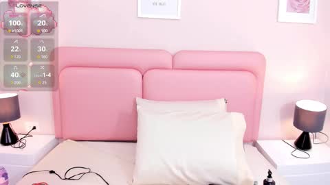 Snapshot of funny_samy chatting on 10/22/25, 01:22 Samantha online show from 10/22/25, 01:22