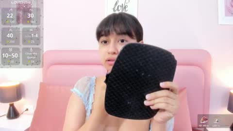 Snapshot of funny_samy chatting on 12/17/25, 12:11 Samantha online show from 12/17/25, 12:11