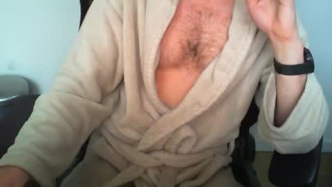 YWhiteNiceMan online show from 05/05/26, 01:30