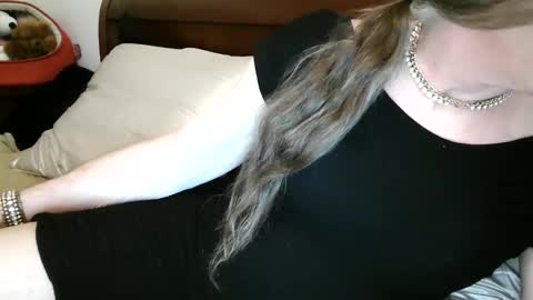 Jessie Love online show from 05/22/26, 10:43