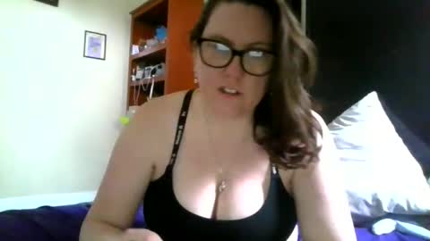 fuzzypeaches87 online show from 04/12/26, 09:09