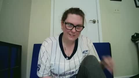 fuzzypeaches87 online show from 06/03/26, 05:18
