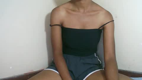 Snapshot of fyah1027 chatting on 10/13/25, 09:37 fyah1027 online show from 10/13/25, 09:37