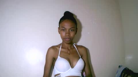 Snapshot of fyah1027 chatting on 11/19/25, 03:17 fyah1027 online show from 11/19/25, 03:17