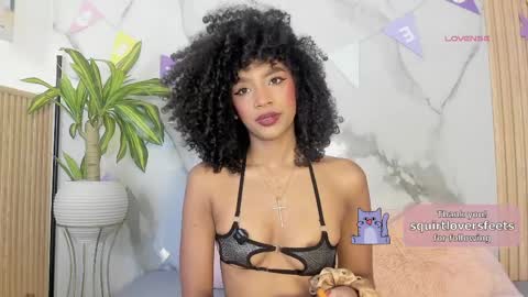   Independent model online show from 04/08/26, 10:15