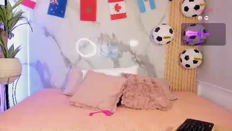   Independent model online show from 06/13/26, 07:56