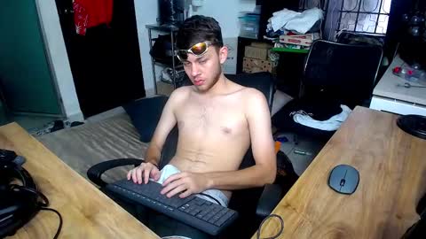 g0lden_crew online show from 12/22/25, 09:12