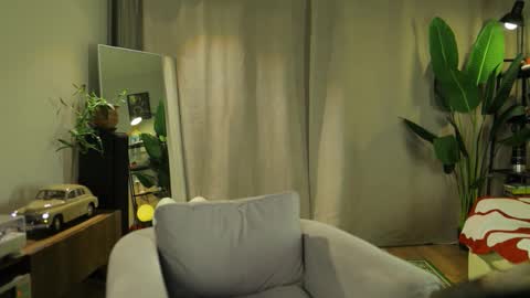 Snapshot of g_ia chatting on 09/24/25, 05:16 G online show from 09/24/25, 05:16