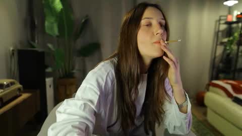 Snapshot of g_ia chatting on 10/28/25, 07:05 G online show from 10/28/25, 07:05