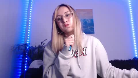 Snapshot of gabb_rioss chatting on 12/27/24, 03:53 Gabriela online show from 12/27/24, 03:53