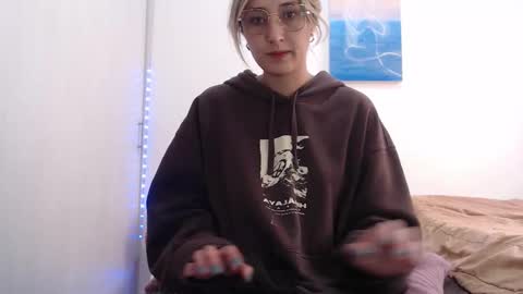 Snapshot of gabb_rioss chatting on 10/14/25, 04:19 Gabriela online show from 10/14/25, 04:19