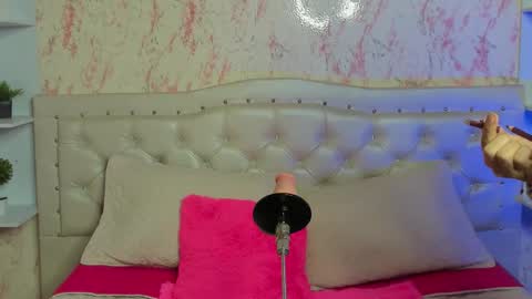 Snapshot of gabbieskinny chatting on 11/11/25, 03:01 gabbieskinny online show from 11/11/25, 03:01