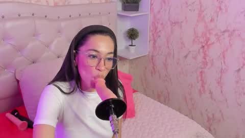 Snapshot of gabbieskinny chatting on 11/18/25, 04:11 gabbieskinny online show from 11/18/25, 04:11