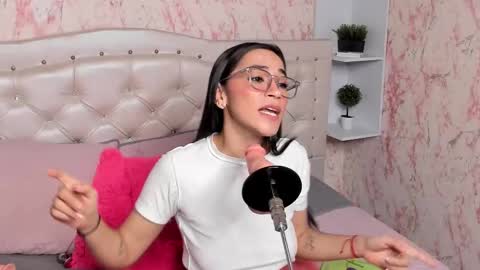 Snapshot of gabbieskinny chatting on 11/28/25, 05:15 gabbieskinny online show from 11/28/25, 05:15