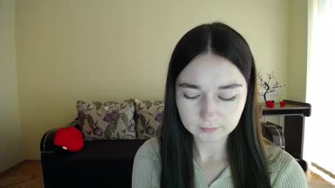 Snapshot of gabby_di chatting on 10/10/25, 08:57 Jaklin online show from 10/10/25, 08:57