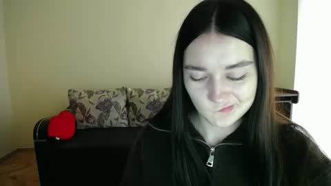 Snapshot of gabby_di chatting on 11/12/25, 09:42 Jaklin online show from 11/12/25, 09:42