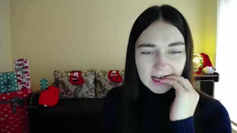 Snapshot of gabby_di chatting on 12/17/25, 09:26 Jaklin online show from 12/17/25, 09:26