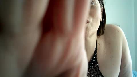 Snapshot of gabby_stone32 chatting on 09/18/25, 06:32 gabby online show from 09/18/25, 06:32