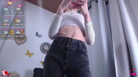 Snapshot of gabbyhills_ chatting on 09/08/25, 11:15 Gabby online show from 09/08/25, 11:15