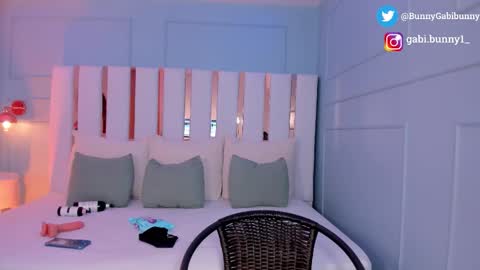 Gabi  online show from 10/30/25, 05:24