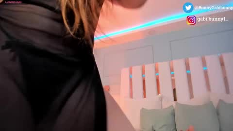 Gabi  online show from 05/25/26, 05:30