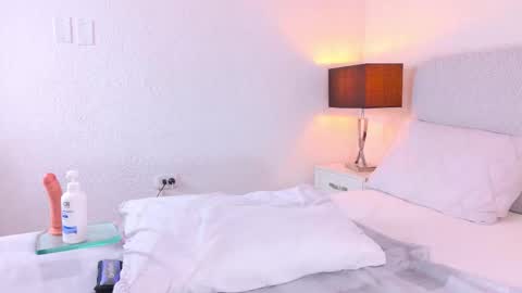 gabi_w online show from 10/23/25, 03:50