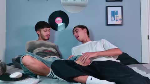 Snapshot of gabriel_and_geronimo chatting on 10/23/25, 02:44 gabriel_and_geronimo online show from 10/23/25, 02:44