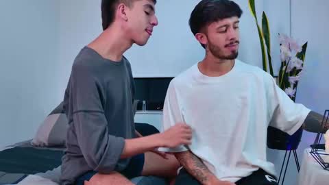 Snapshot of gabriel_and_geronimo chatting on 11/21/25, 01:37 gabriel_and_geronimo online show from 11/21/25, 01:37