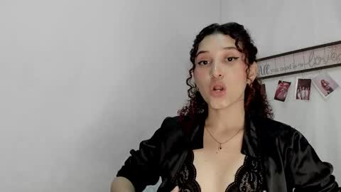 Snapshot of gabriela_duarte chatting on 02/02/25, 11:30 Gabi online show from 02/02/25, 11:30