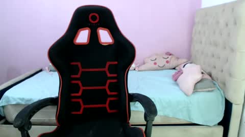 G A B R I E L A I S B A C K.  online show from 06/11/26, 02:37